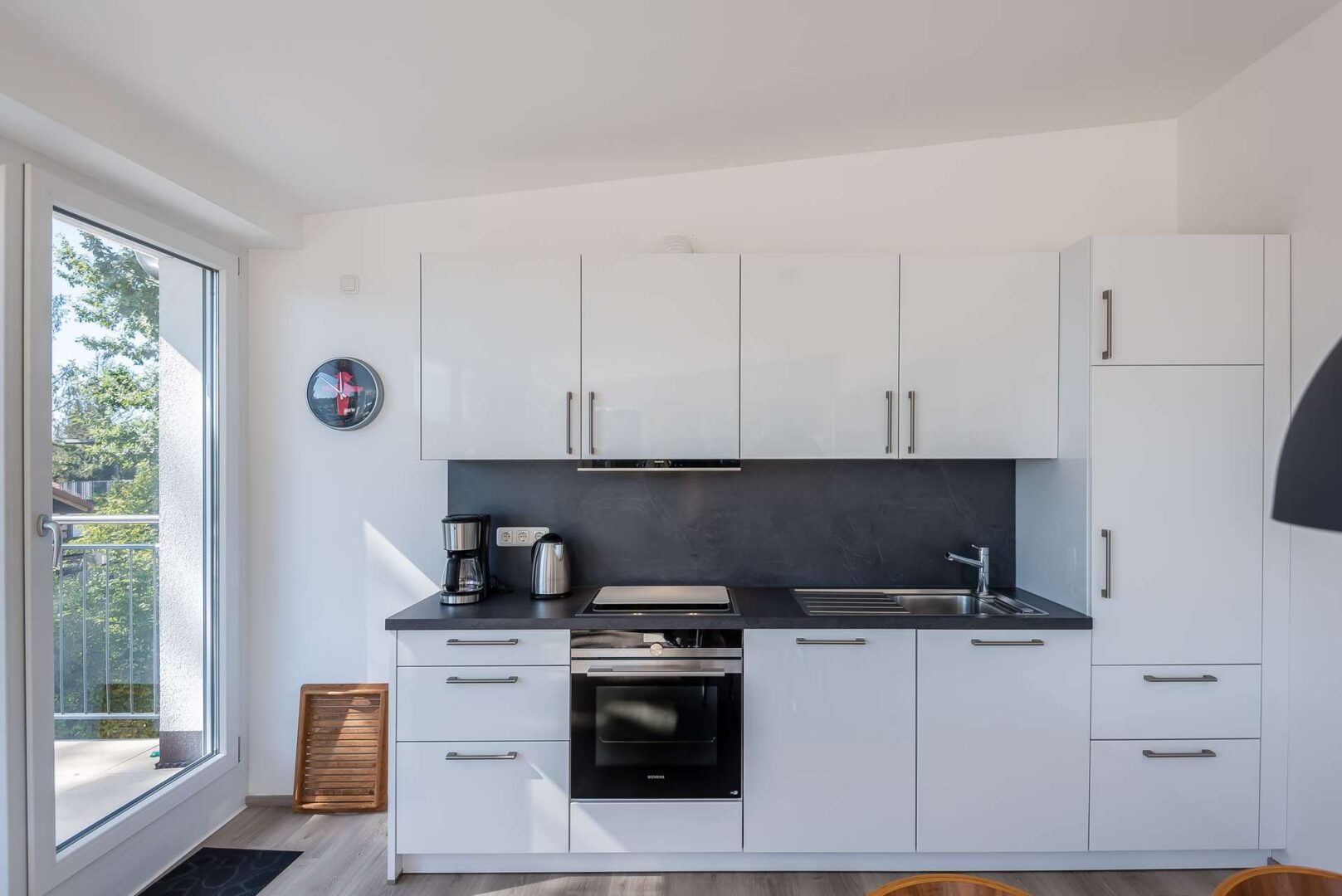 Einbauküche in hellem Design