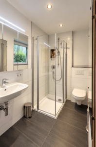 Modernes Badezimmer